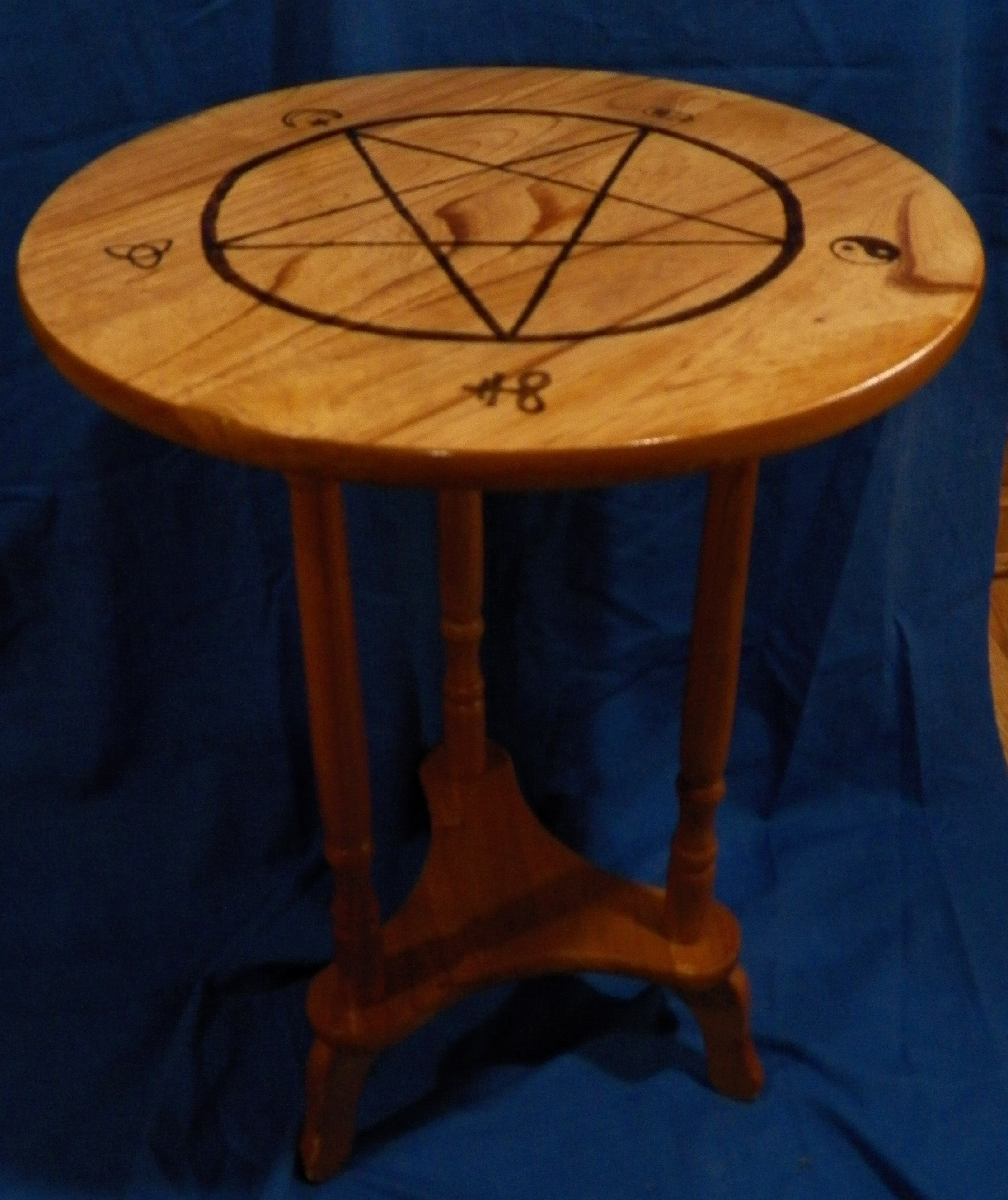 table tipping table